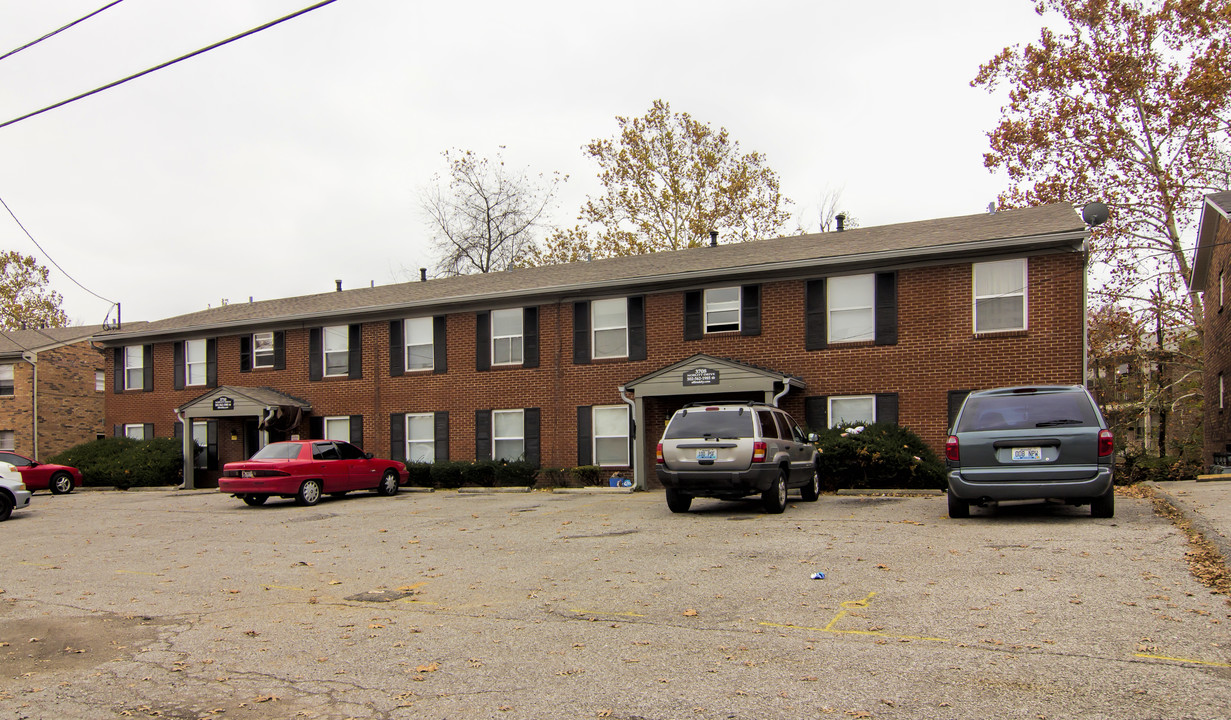 3708-3712 Noblitt Dr in Louisville, KY - Foto de edificio