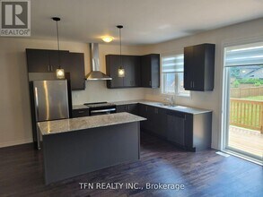 3213 Mosley St in Wasaga Beach, ON - Building Photo - Building Photo
