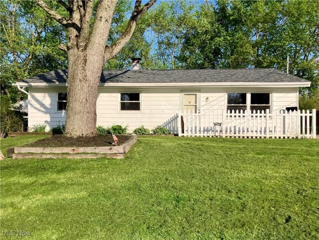 property at 3372 Lynwood Dr NW
