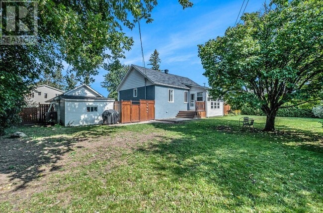property at 42 Côte-des-Neiges Rd