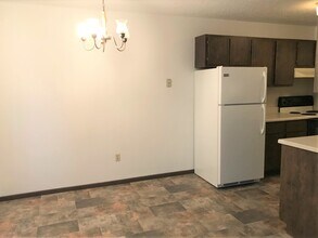 203 1st St N, Unit 5 in Elysian, MN - Building Photo - Building Photo