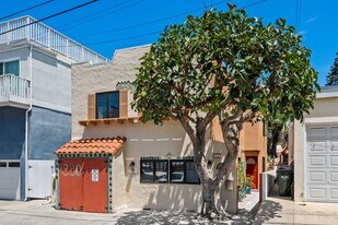 832 Cypress Ave in Hermosa Beach, CA - Building Photo