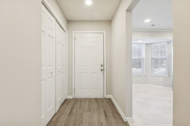 146 Corwin Cir in Hampton, VA - Building Photo - Building Photo