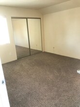 6151 Rancho Mission Rd, Unit 209 in San Diego, CA - Building Photo - Building Photo