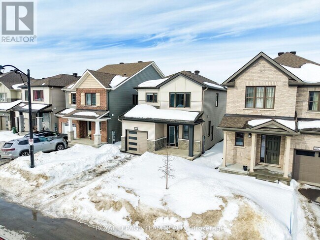 1019 Showman St in Ottawa, ON - Building Photo - Building Photo