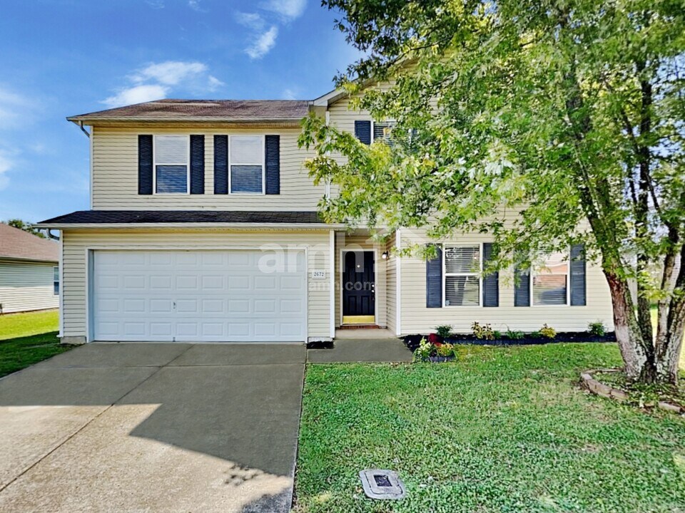 2672 New Port Royal Rd in Thompson's Station, TN - Foto de edificio