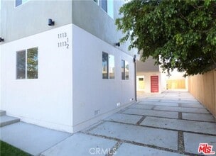 1113 Carmona Ave in Los Angeles, CA - Building Photo - Building Photo