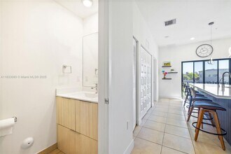 7825 NW 104th Ave in Doral, FL - Building Photo - Building Photo