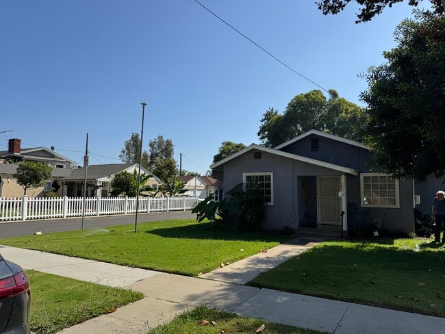 9932 Beverly St in Bellflower, CA - Building Photo - Building Photo