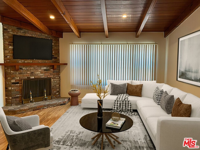 6043 S Garth Ave in Los Angeles, CA - Building Photo - Building Photo