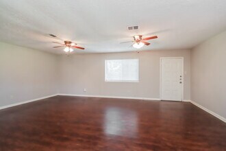 24715 Sorters Rd in Porter, TX - Building Photo - Building Photo