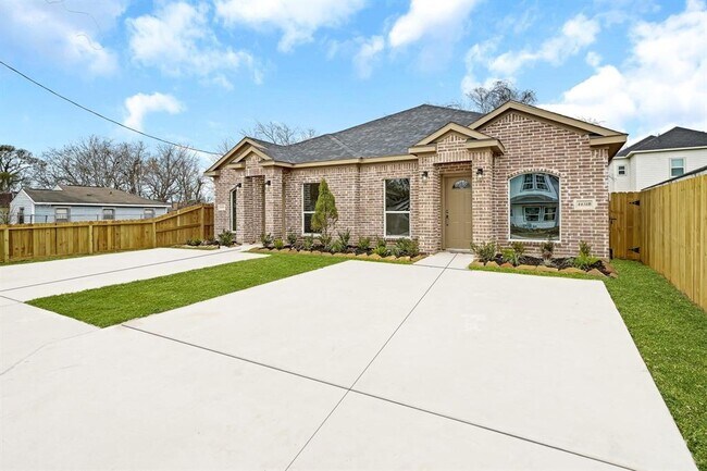 9710 Tuffly St in Houston, TX - Building Photo - Building Photo