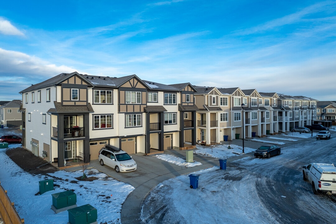 Southwinds in Airdrie, AB - Building Photo