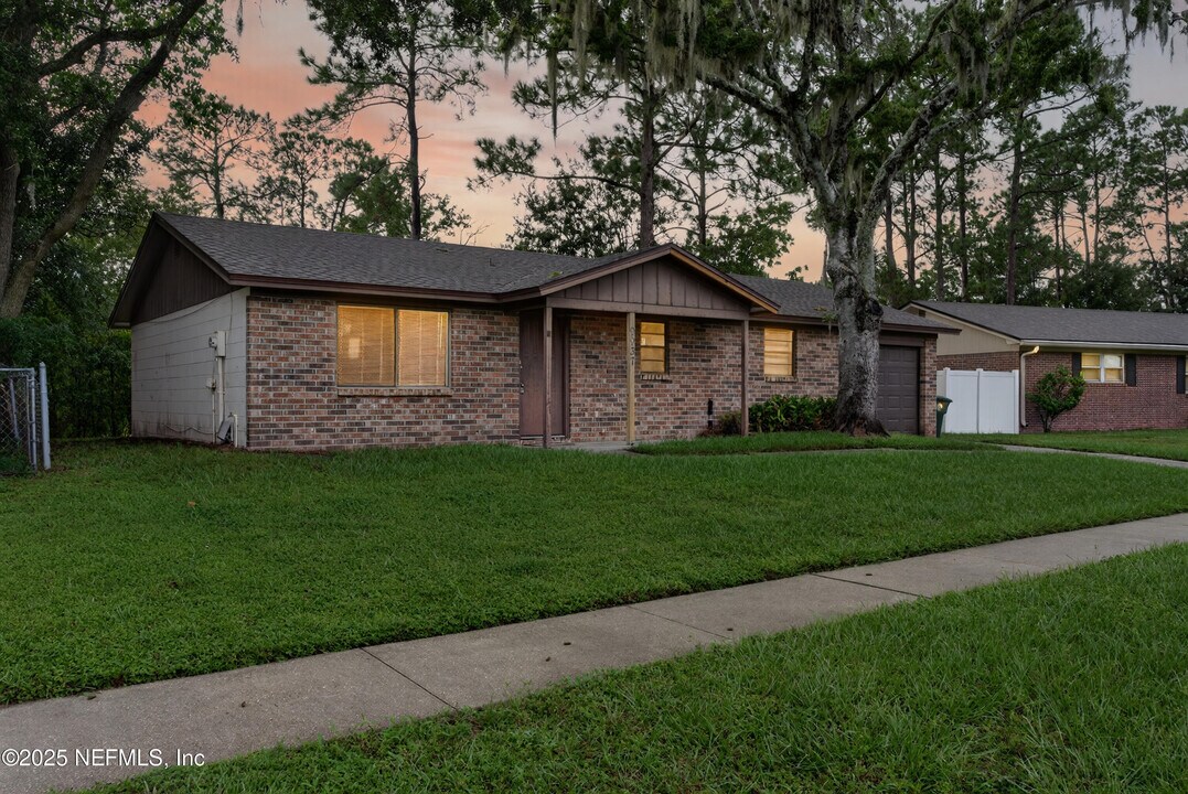 9937 Moss Side Ln in Jacksonville, FL - Building Photo