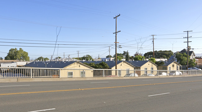 Chestnut & Hedding Apartments in San Jose, CA - Foto de edificio - Building Photo