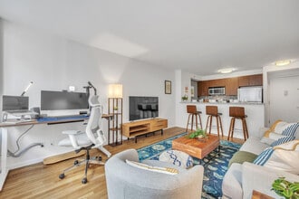 120 W 21st St in New York, NY - Foto de edificio - Building Photo