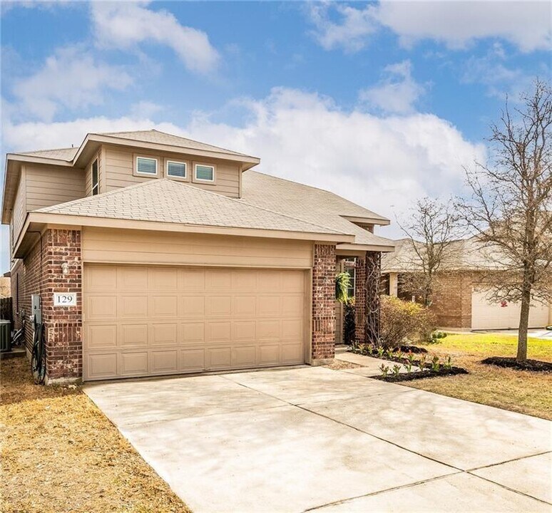 129 Eagle Owl Loop in Leander, TX - Building Photo