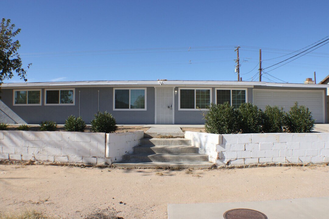 20413 90th St in California City, CA - Building Photo