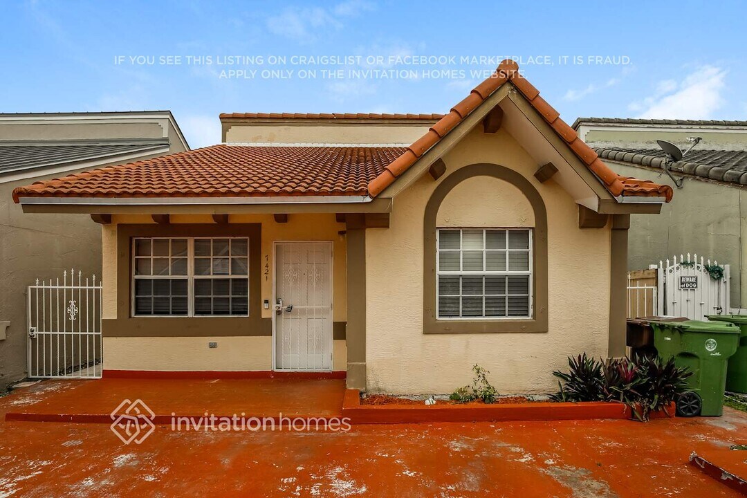 7421 W 29th Way in Hialeah, FL - Building Photo