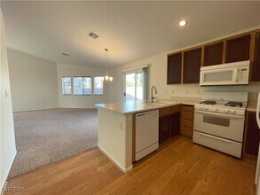 6122 Cozy Creek St in North Las Vegas, NV - Building Photo - Building Photo