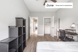 Private bedroom in 5 bed/3 bath Home in Chicago, IL - Building Photo - Building Photo