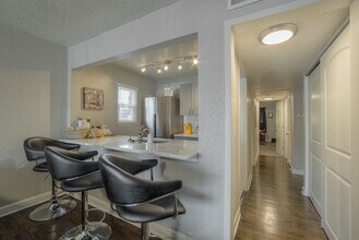 3531 Gillham Rd, Unit 10 in Kansas City, MO - Building Photo - Building Photo