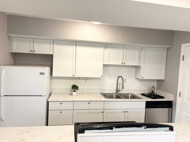 226-226 N Birchwood Dr in Muncie, IN - Building Photo - Building Photo