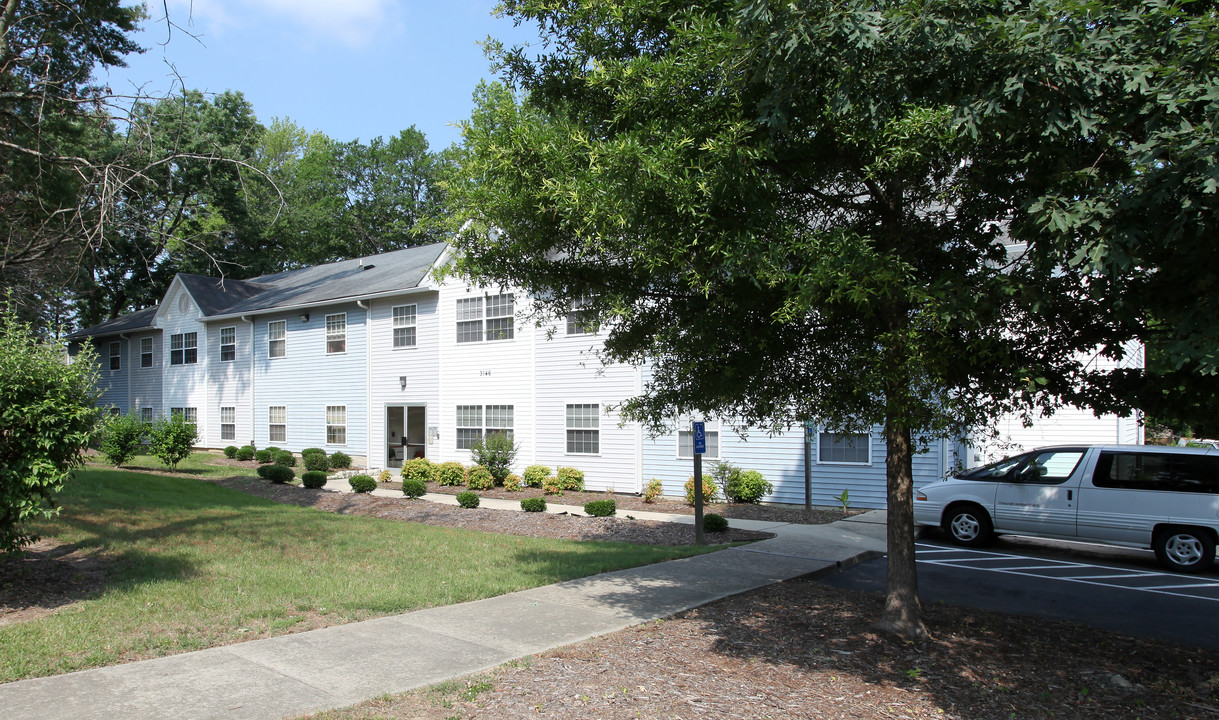 Mutual Manor in Durham, NC - Building Photo