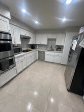 1220 Manning Ave in Los Angeles, CA - Foto de edificio - Building Photo