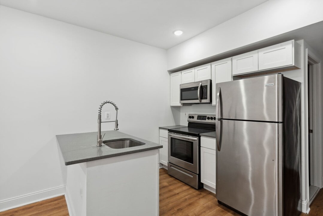 2718 N 11th St in Philadelphia, PA - Building Photo