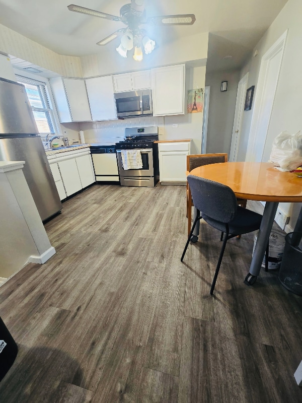 8409 W Roseview Dr in Niles, IL - Building Photo - Building Photo