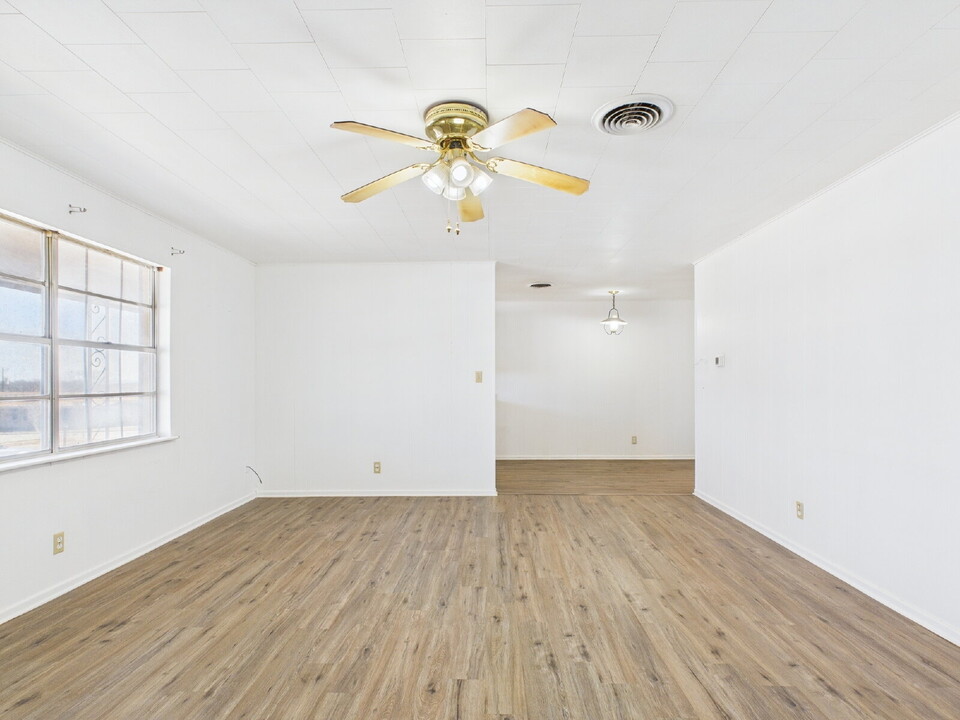 21 Linda Dr in Fredericksburg, TX - Building Photo
