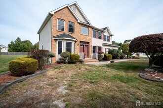 27 Samantha Dr in Monroe Township, NJ - Building Photo - Building Photo