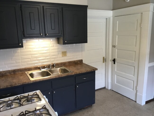 1204 E 10th St, Unit 1 in Erie, PA - Building Photo - Building Photo