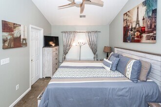 7988 Shadow Oak Dr in North Charleston, SC - Building Photo - Building Photo