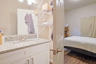 Horseshoe Apartments in Leander, TX - Building Photo - Interior Photo