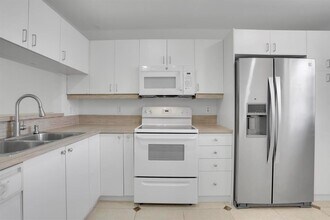 315 NW 36th Ave in Deerfield Beach, FL - Building Photo - Building Photo