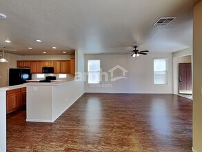 8802 Salvestrin Point Ave in Las Vegas, NV - Building Photo - Building Photo