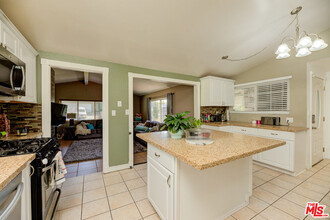 18717 Kimbrough St in Santa Clarita, CA - Building Photo - Building Photo