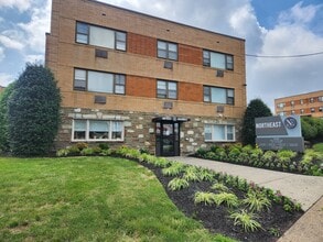 Northeast Apartments in Philadelphia, PA - Foto de edificio - Building Photo
