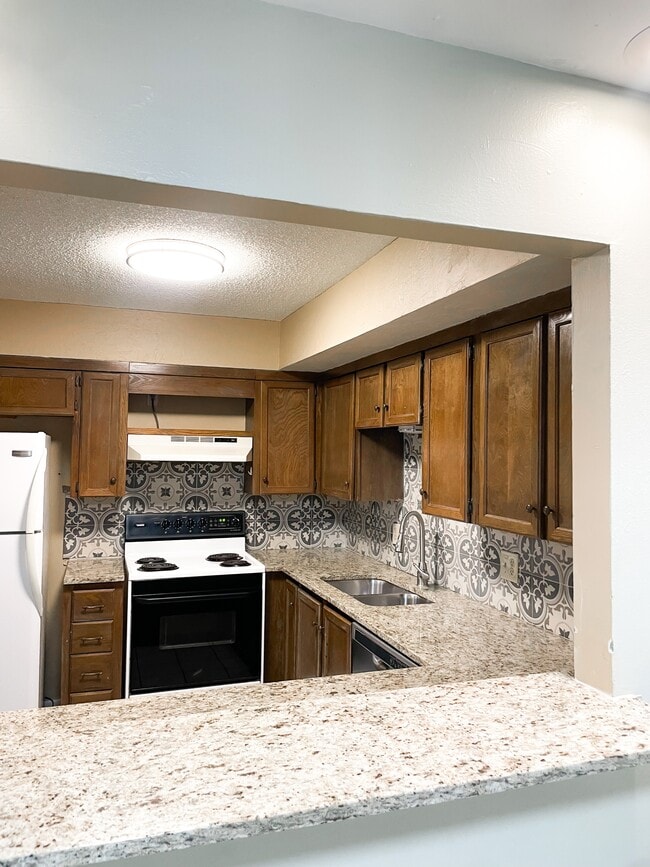 12307 Cedar Springs Ln in Oklahoma City, OK - Building Photo - Building Photo