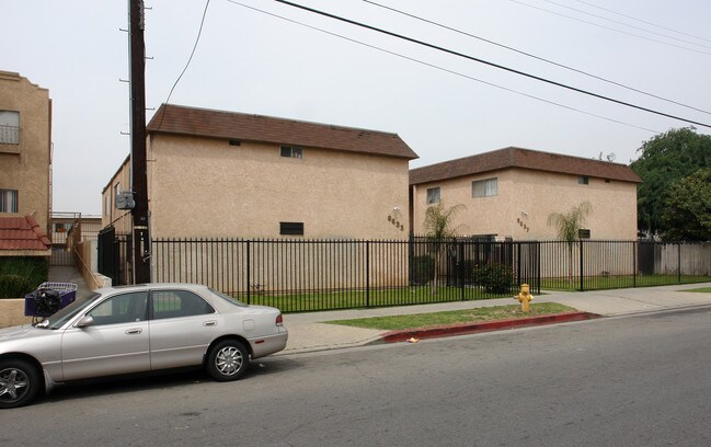 8633-8637 Cedros Ave in Van Nuys, CA - Building Photo - Building Photo