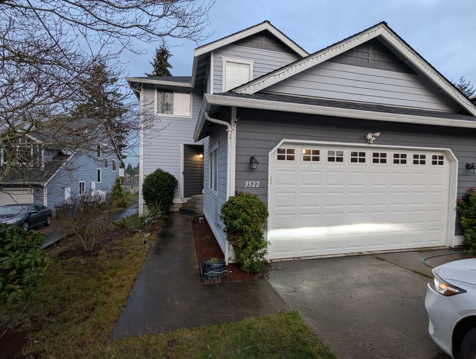 3522 S 198th St in Seatac, WA - Foto de edificio