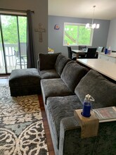 5 Round Lake Trail in Little Canada, MN - Foto de edificio - Building Photo