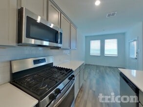 5416 Montrose Dr in Heartland, TX - Foto de edificio - Building Photo