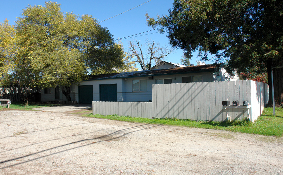 633 Hearn Ave in Santa Rosa, CA - Building Photo