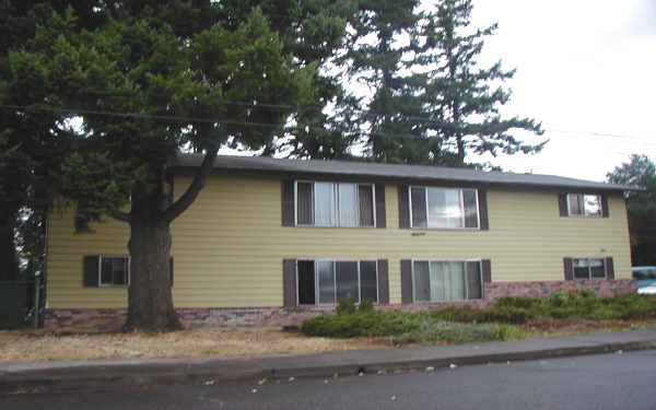 845 NE 5th St in Gresham, OR - Foto de edificio