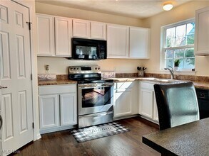 147 Northwood Ln in Tallmadge, OH - Building Photo - Building Photo