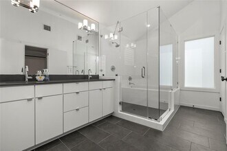 1021 1/2 E 38th St in Austin, TX - Building Photo - Building Photo