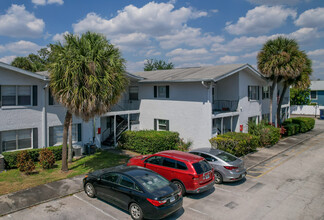 Villa Marquis Condominiums in Orlando, FL - Foto de edificio - Building Photo